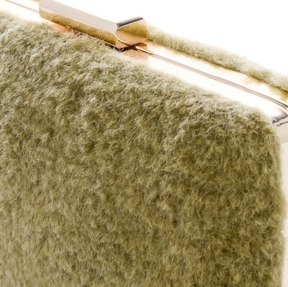 GWEN FUZZY RECTANGLE FAUX FUR CLUTCH DUSTY PINK - Picture 5 of 5